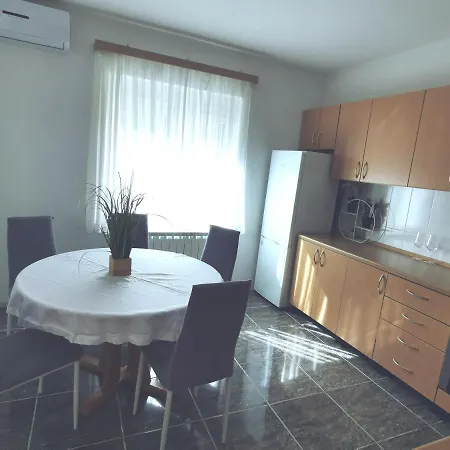 Vukovic Apartment Rab Town