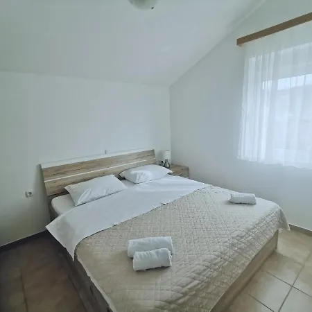 Vukovic Apartment Rab Town