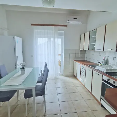 Vukovic Apartment Rab Town