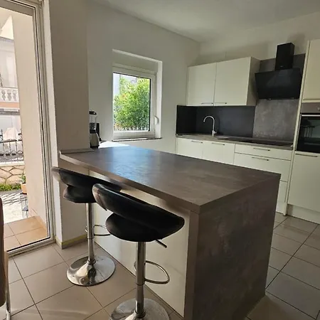 Vukovic Apartment Rab Town