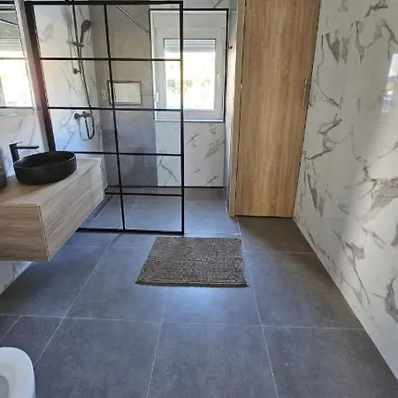 Vukovic Apartment Rab Town