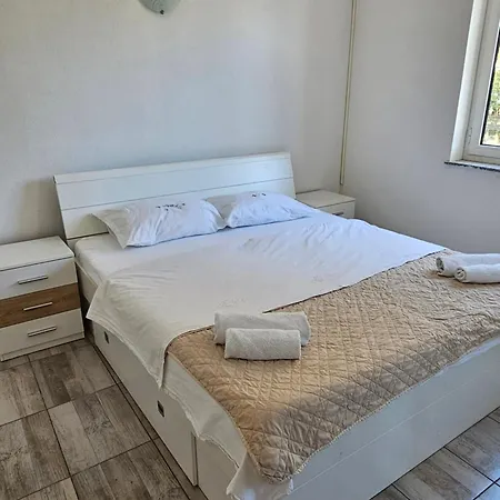 Vukovic Apartment Rab Town