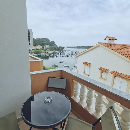 Vukovic Apartment Rab Town