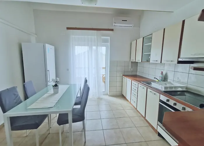 Vukovic Apartment Rab Town