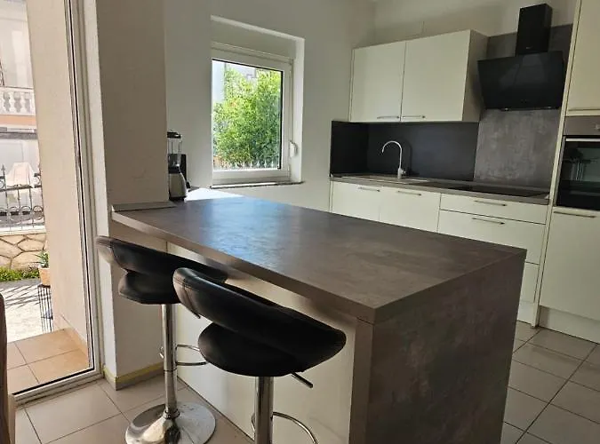 Vukovic Apartment Rab Town