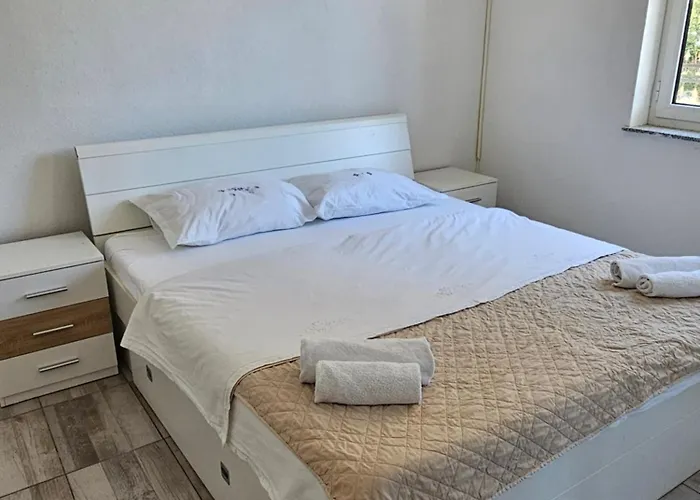 Vukovic Apartment Rab Town