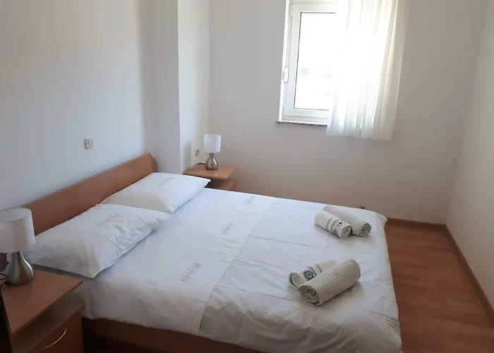 Vukovic Apartment Rab Town